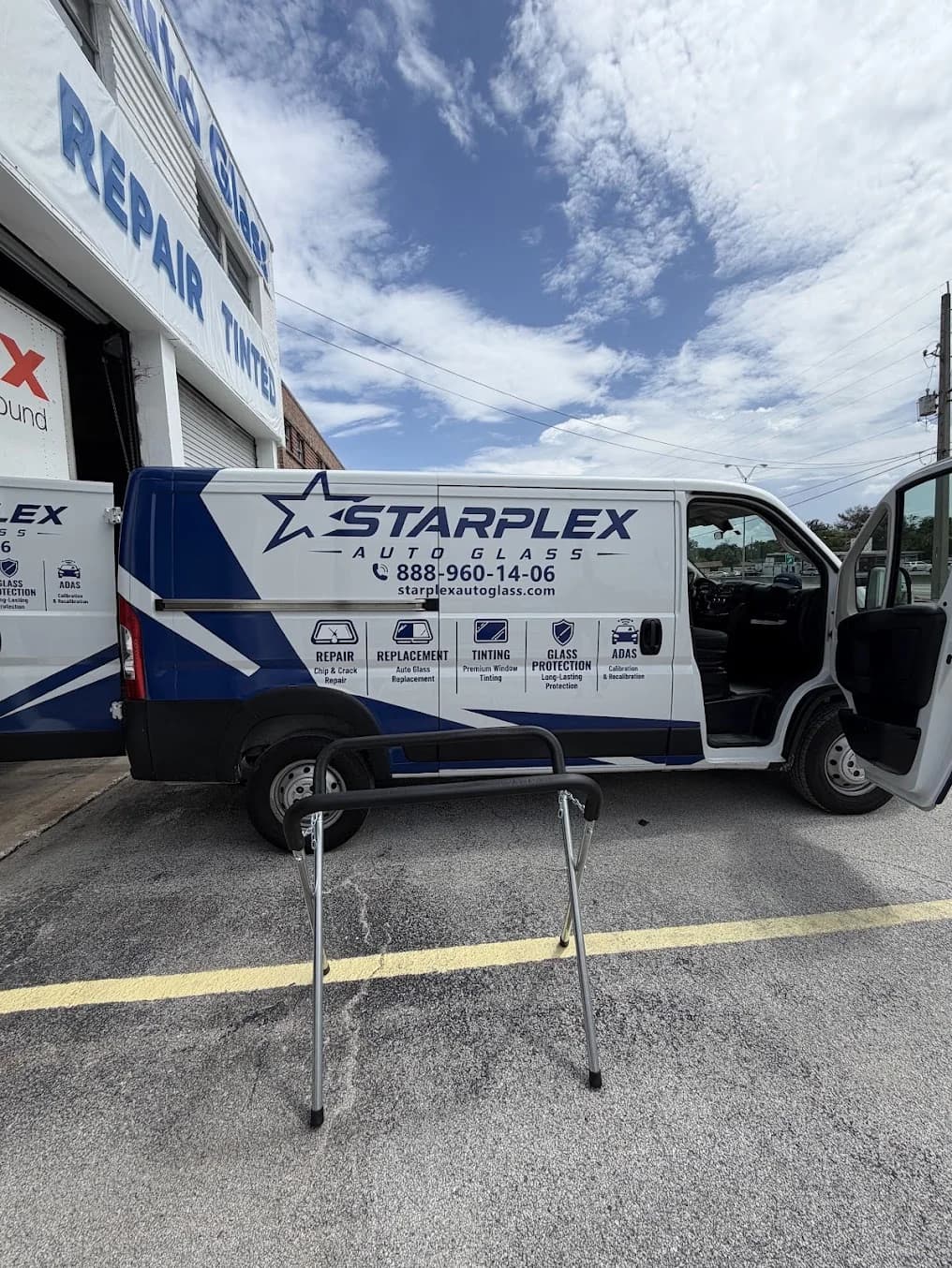 Starplex mobile auto glass service van